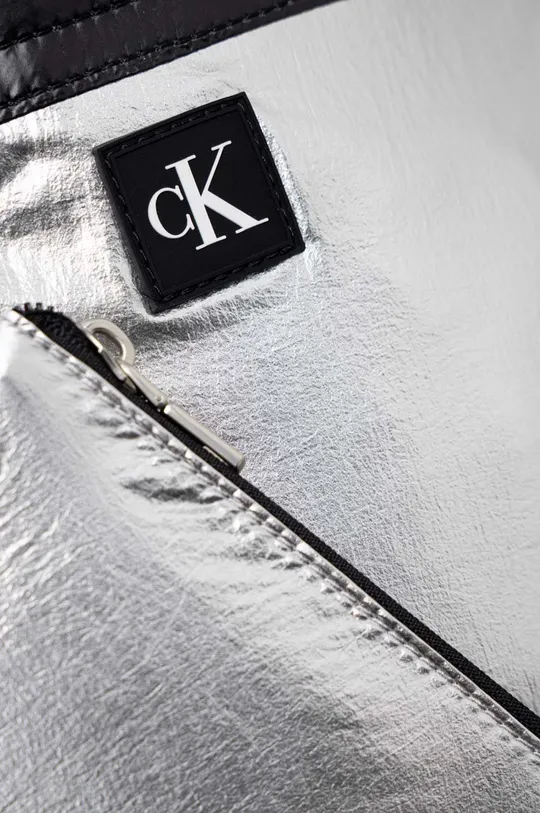 ασημί τσάντα δυο όψεων Calvin Klein Jeans