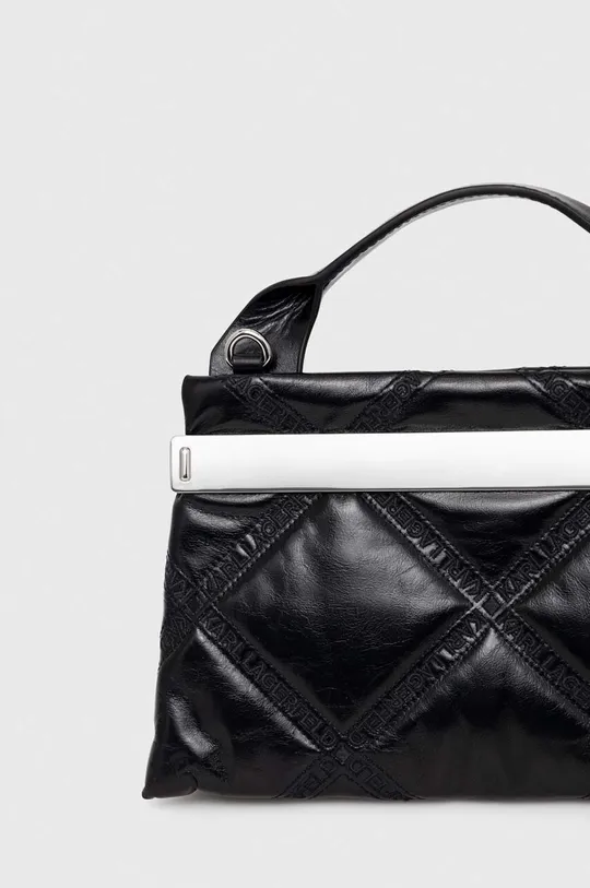 Кожаная сумочка Karl Lagerfeld  Основной материал: 100% Натуральная кожа Подкладка: 97% Полиэстер, 3% Хлопок