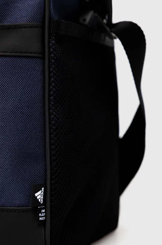 Спортивная сумка adidas Linear  Основной материал: 100% Переработанный полиэстер Подкладка: 100% Переработанный полиэстер Подкладка: 100% Полиэтилен