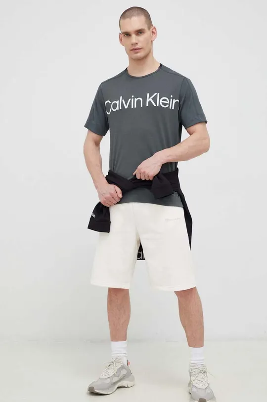 Kratka majica za vadbo Calvin Klein Performance Effect siva
