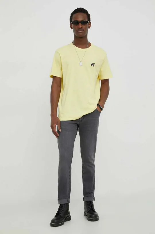 Βαμβακερό μπλουζάκι Wrangler κίτρινο
