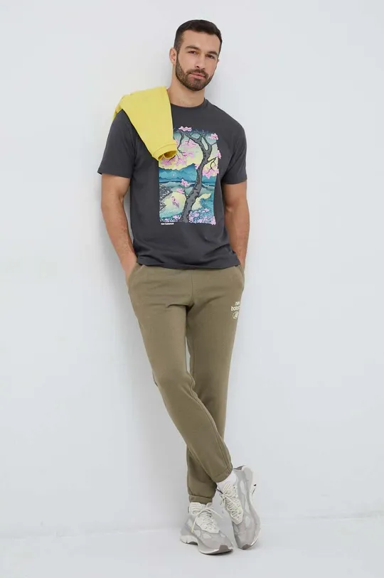 Βαμβακερό μπλουζάκι New Balance γκρί