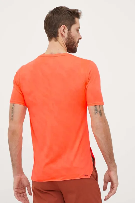 New Balance t-shirt do biegania Q Speed 100 % Poliester z recyklingu