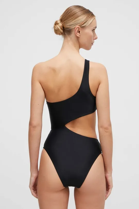 Jednodijelni kupaći kostim Karl Lagerfeld Temeljni materijal: 78% Poliamid, 22% Elastan Postava: 92% Poliester, 8% Elastan