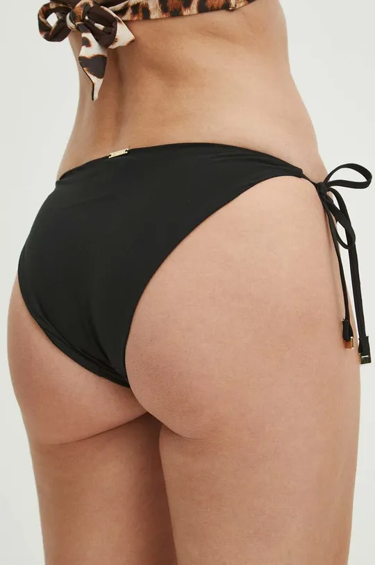 Calvin Klein bikini alsó Jelentős anyag: 76% poliamid, 24% elasztán Bélés: 90% poliészter, 10% elasztán