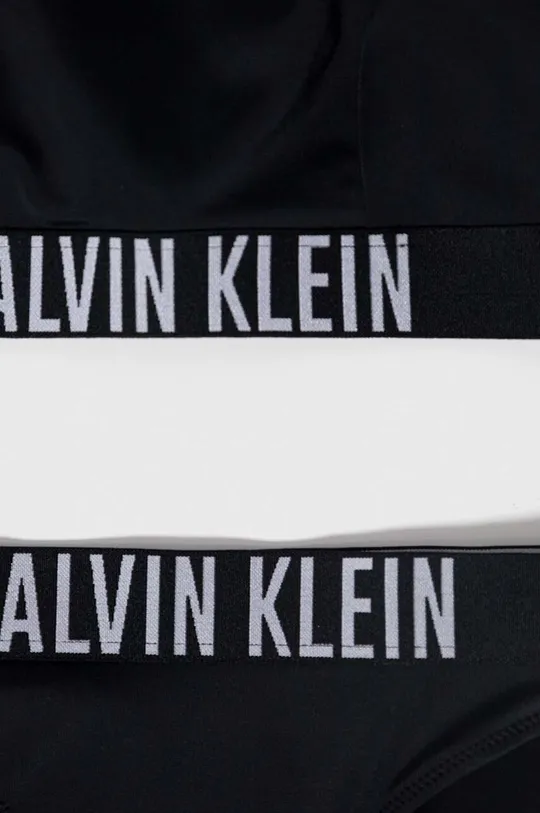 Calvin Klein Jeans kétrészes gyerek fürdőruha Jelentős anyag: 78% poliamid, 22% elasztán Bélés: 92% poliészter, 8% elasztán Ragasztószalag: 86% poliészter, 14% elasztán