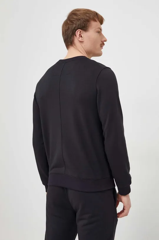 Calvin Klein Performance edzős pulóver Jelentős anyag: 100% Újrahasznosított poliészter Szegély: 97% Újrahasznosított poliészter, 3% elasztán