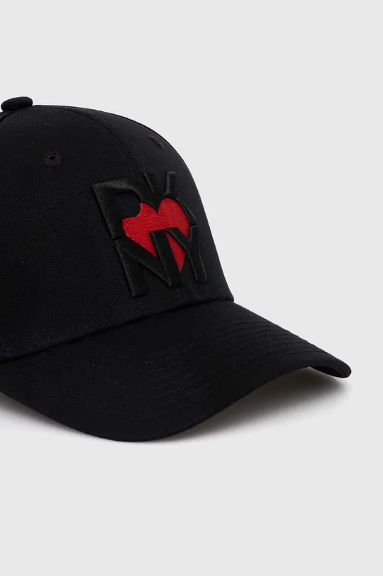 Βαμβακερό καπέλο του μπέιζμπολ DKNY HEART OF NY μαύρο