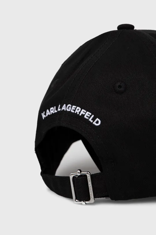 Καπέλο Karl Lagerfeld Κύριο υλικό: 50% Βαμβάκι, 50% Ανακυκλωμένο βαμβάκι Φόδρα: 96% Πολυεστέρας, 4% Σπαντέξ