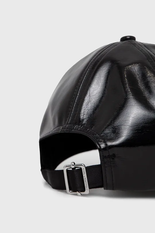 Kapa s šiltom Karl Lagerfeld Glavni material: 50 % Poliuretan, 50 % Viskoza Podloga: 96 % Poliester, 4 % Bombaž