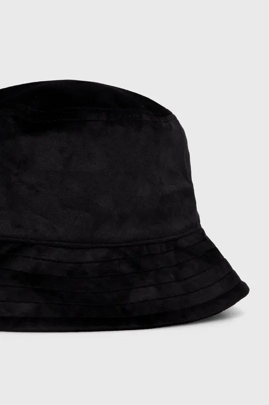 Zamatový klobúk Karl Lagerfeld Hlavný materiál: 100 % Polyester Podšívka: 96 % Polyester, 4 % Bavlna