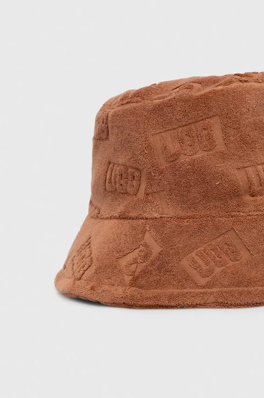 Шляпа UGG Основной материал: 80% Хлопок, 20% Переработанный полиэстер Подкладка: 97% Полиэстер, 3% Эластан