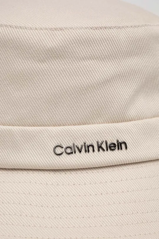 Bombažni klobuk Calvin Klein bež