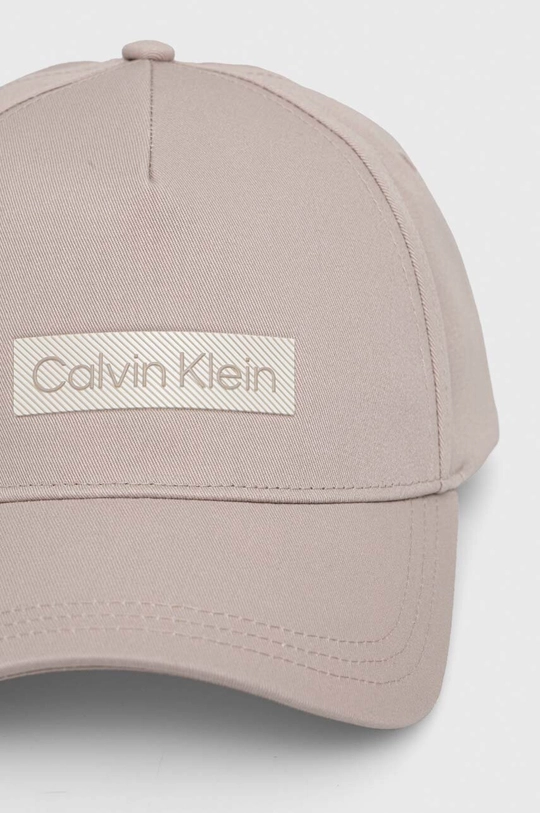 Calvin Klein czapka z daszkiem bawełniana beżowy