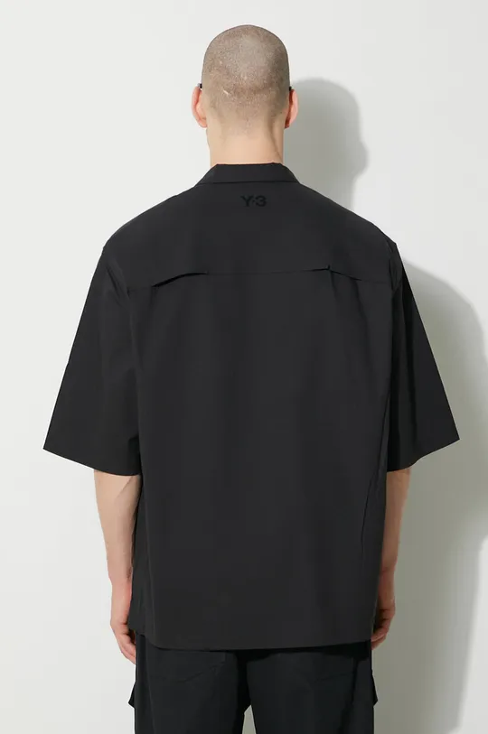 Košile Y-3 Short Sleeve Pocket Shirt Hlavní materiál: 59 % Bavlna, 33 % Polyamid, 8 % Elastan Ozdobné prvky: 100 % Polyester