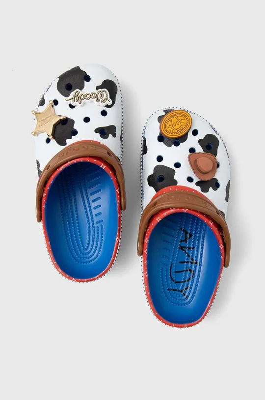 multicolor Crocs klapki Toy Story Woody Classic Clog