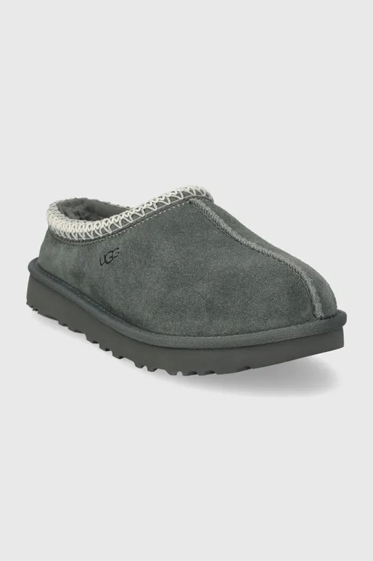 Semišové papuče UGG Tasman sivá