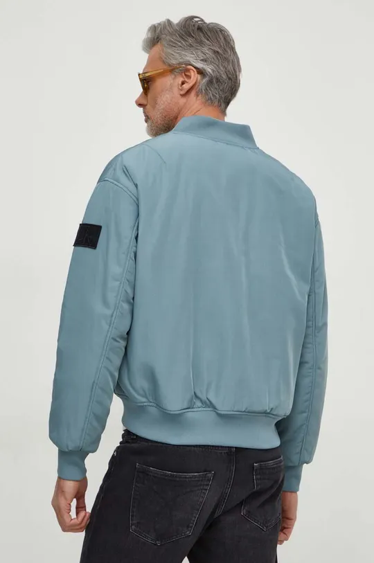 Bomber jakna Calvin Klein Jeans Temeljni materijal: 100% Reciklirani poliamid Postava: 100% Reciklirani poliester Ispuna: 100% Poliester Manžeta: 97% Poliester, 3% Elastan