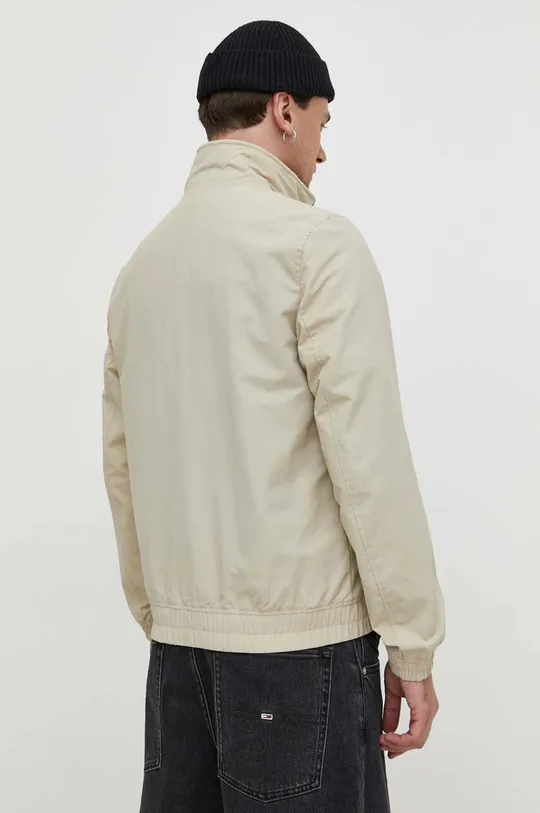 Tommy Jeans rövid kabát Jelentős anyag: 100% poliamid Bélés: 100% poliészter