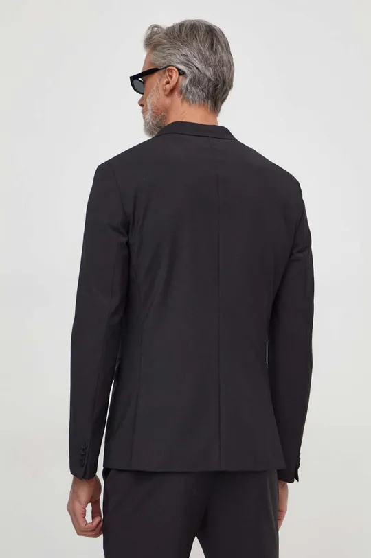 Calvin Klein gyapjú kabát Jelentős anyag: 55% gyapjú, 41% poliészter, 4% elasztán Bélés: 95% poliészter, 5% elasztán
