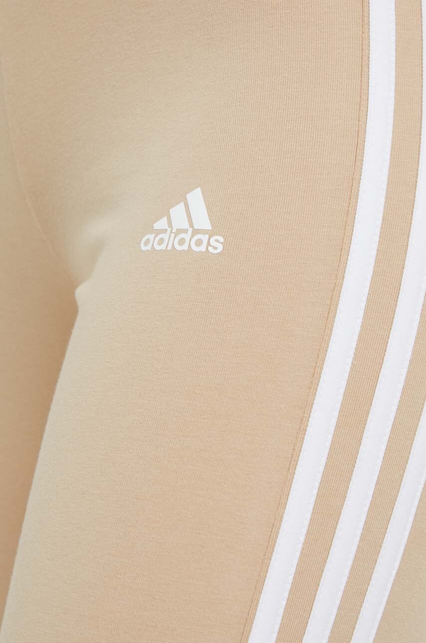 adidas legginsy damskie kolor beżowy z aplikacją IR5346 | Answear.com