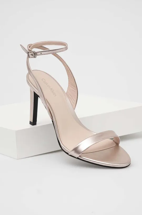 Calvin Klein sandały skórzane HEEL SANDAL 90 PEARL złoty
