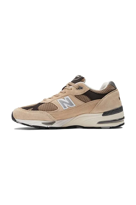 New Balance sneakers. Made in UK Uppers: Synthetic material, Textile material, Suede Inside: Textile material Outsole: Synthetic material