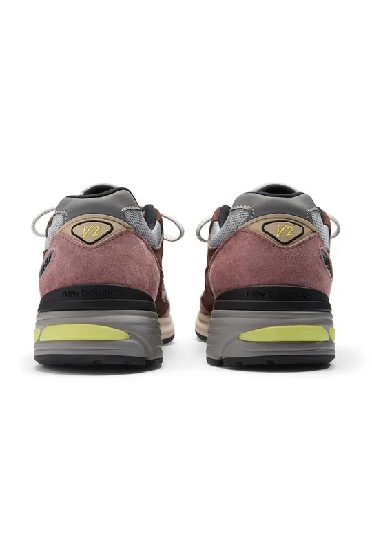 Sneakers boty New Balance Made in UK <p>Svršek: Umělá hmota, Textilní materiál, Semišová kůže Vnitřek: Textilní materiál Podrážka: Umělá hmota</p>