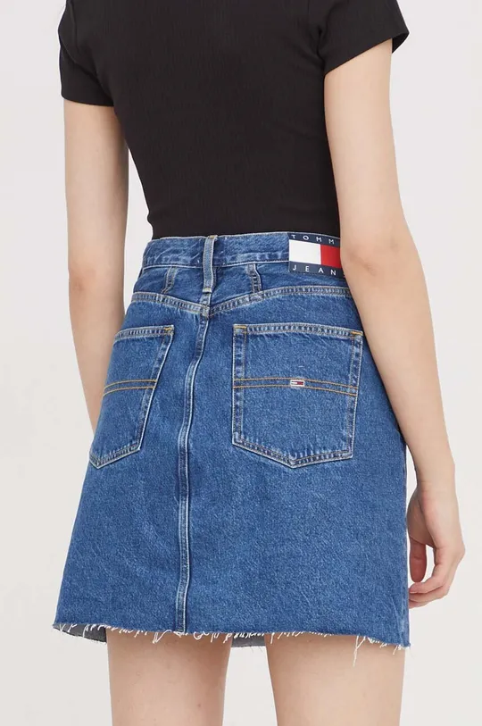 Τζιν φούστα Tommy Jeans Κύριο υλικό: 100% Βαμβάκι Φόδρα: 80% Βαμβάκι, 20% Ανακυκλωμένο βαμβάκι