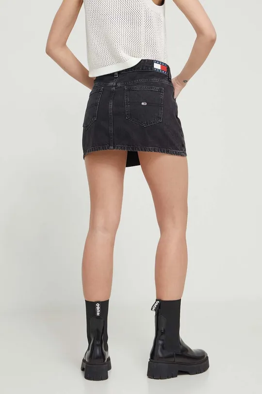 Rifľová sukňa Tommy Jeans Základná látka: 100 % Bavlna Podšívka vrecka: 80 % Bavlna, 20 % Recyklovaná bavlna