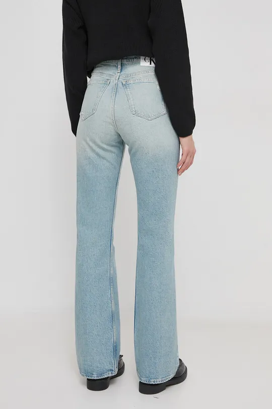 Traperice Calvin Klein Jeans Temeljni materijal: 99% Pamuk, 1% Elastan Drugi materijali: 79% Pamuk, 20% Rceiklirani pamuk, 1% Elastan
