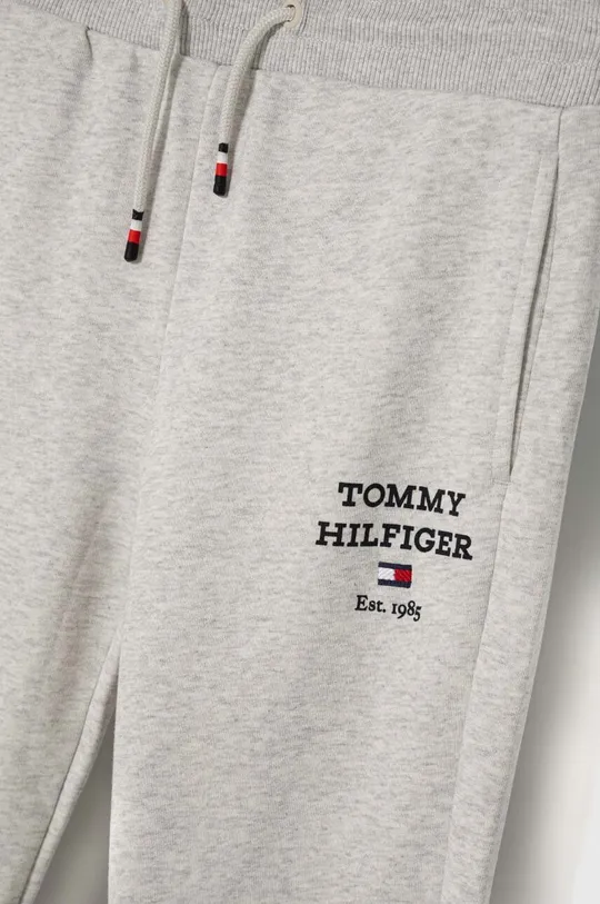 Tommy Hilfiger spodnie dresowe dziecięce Materiał zasadniczy: 88 % Bawełna, 12 % Poliester, Ściągacz: 95 % Bawełna, 5 % Elastan