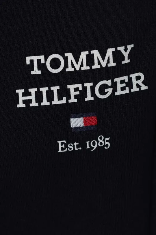 Otroški spodnji del trenirke Tommy Hilfiger Glavni material: 88 % Bombaž, 12 % Poliester Patent: 95 % Bombaž, 5 % Elastan