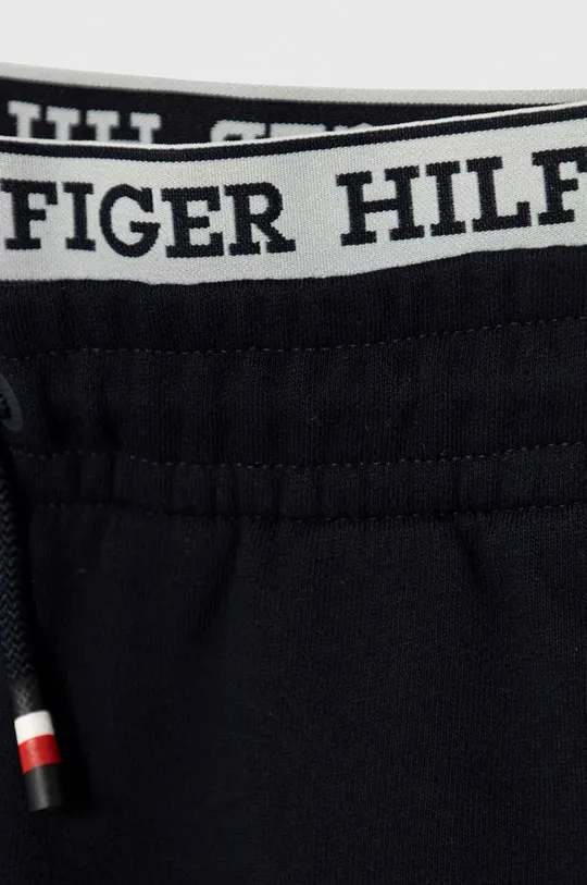 Детские хлопковые штаны Tommy Hilfiger Основной материал: 100% Хлопок Лента: 78% Полиэстер, 22% Эластан