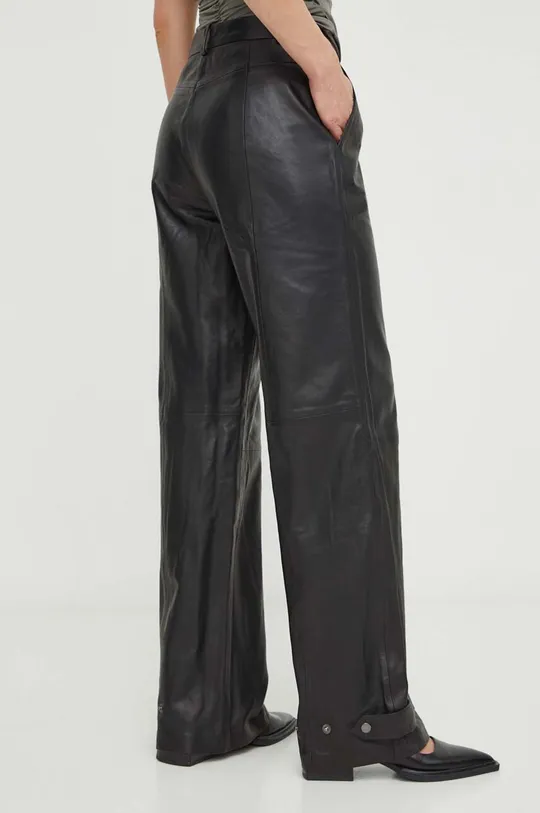 Кожаные брюки Gestuz Основной материал: 100% Кожа ягненка Подкладка: 96% Полиэстер, 4% Эластан