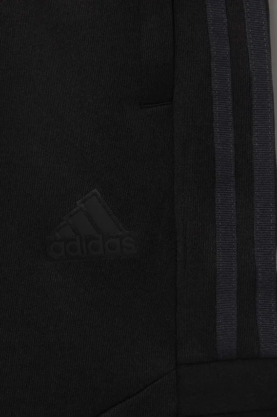 adidas pantaloni tuta bambino/a Materiale principale: 70% Poliestere riciclato, 30% Cotone Fodera delle tasche: 100% Poliestere riciclato Materiale aggiuntivo: 100% Cotone