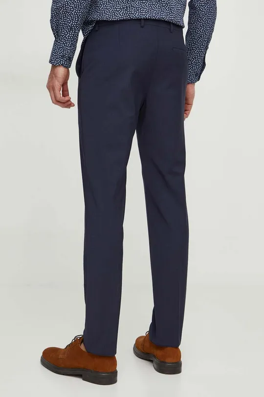 Calvin Klein pantaloni in lana Materiale principale: 55% Lana, 41% Poliestere, 4% Elastam Fodera 1: 65% Poliestere, 35% Cotone Fodera 2: 55% Viscosa, 45% Poliestere