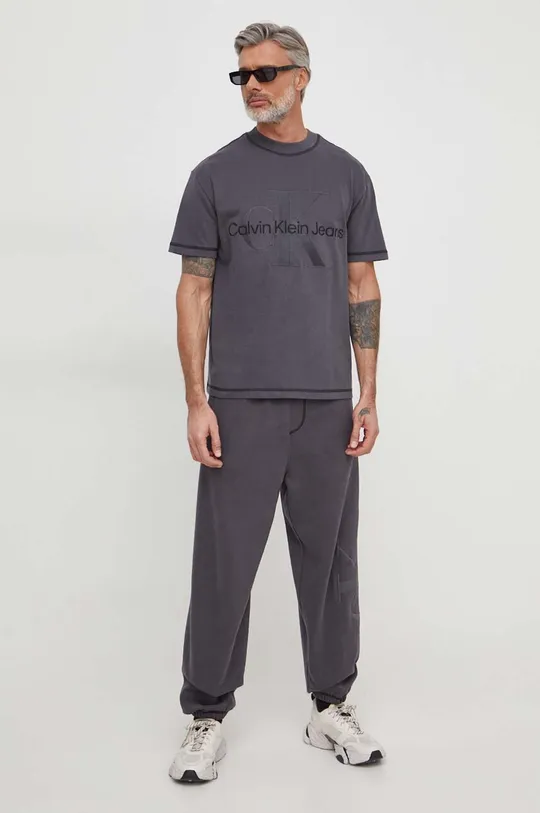 Bavlnené tepláky Calvin Klein Jeans sivá