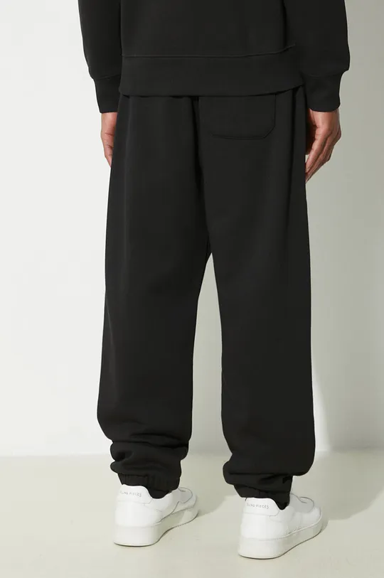 Carhartt WIP pantaloni de trening Chase Sweat Pant Materialul de baza: 58% Bumbac, 42% Poliester  Banda elastica: 96% Bumbac, 4% Elastan