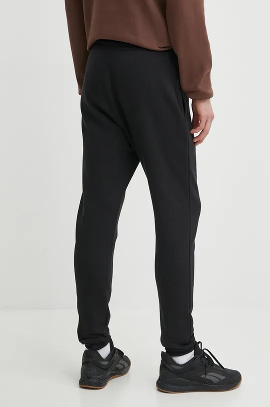 Спортивные штаны Reebok Identity Основной материал: 70% Хлопок, 30% Полиэстер с полиуретановым покрытием Резинка: 95% Хлопок, 5% Эластан