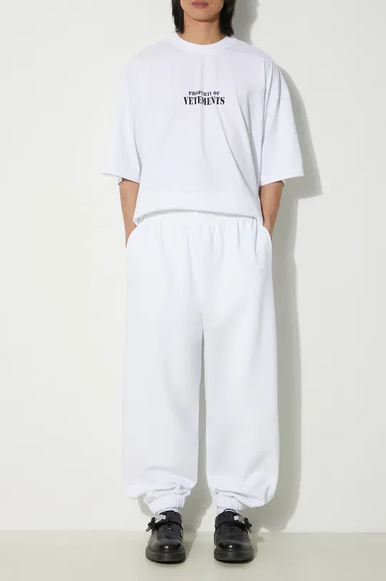 бял Спортен панталон VETEMENTS Embroidered Logo Sweatpants Унисекс
