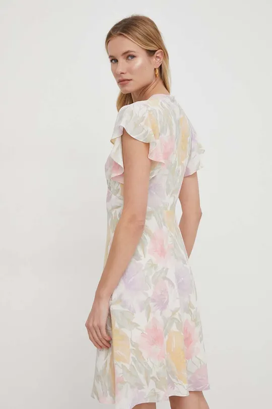Šaty Lauren Ralph Lauren Základná látka: 97 % Recyklovaný polyester, 3 % Elastan Podšívka: 65 % Recyklovaný polyester , 35 % Polyester