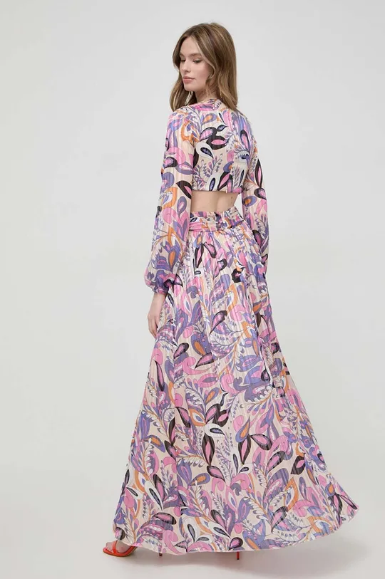 Платье Marciano Guess Основной материал: 98% Полиэстер, 2% Металлическое волокно Подкладка: 100% Полиэстер