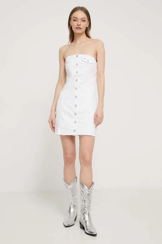 Φόρεμα τζιν Tommy Jeans λευκό