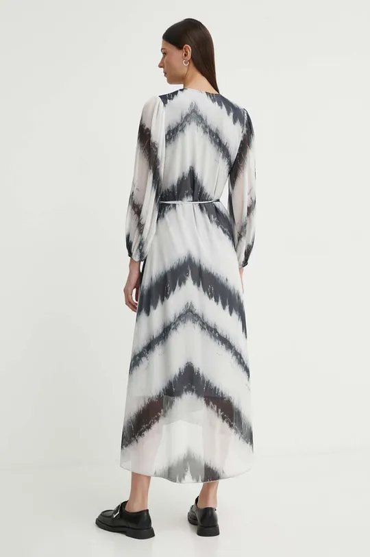 Šaty Bruuns Bazaar PhloxBBNoriel dress Základná látka: 50 % Recyklovaný polyester, 45 % Polyester, 5 % Elastan Podšívka: 100 % Polyester