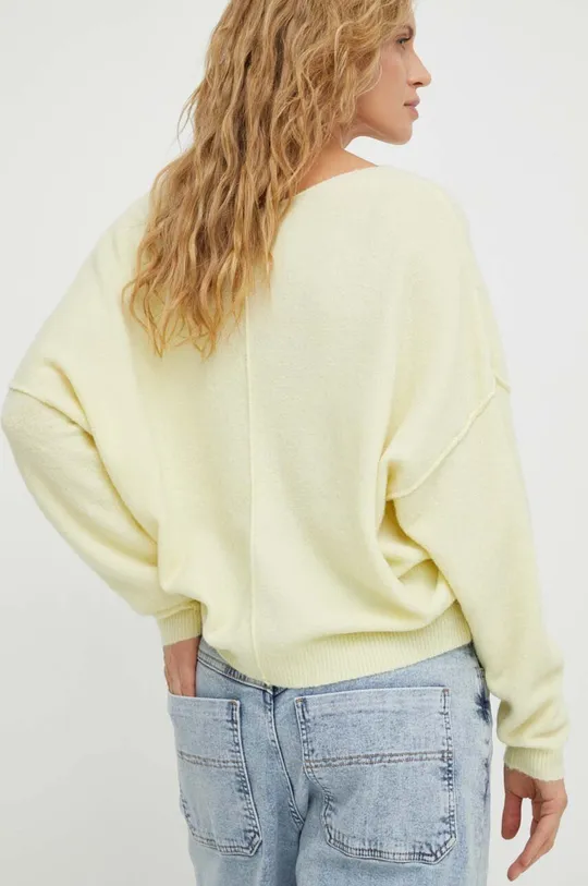 żółty American Vintage sweter z domieszką wełny Damski