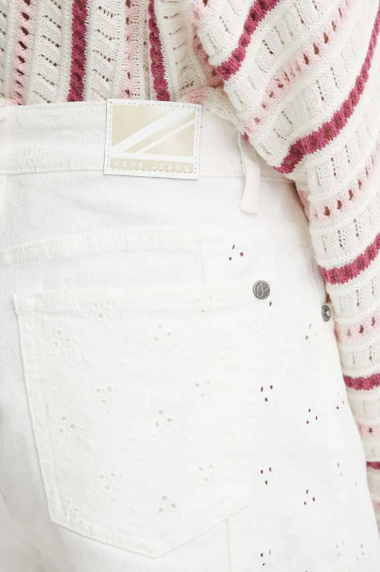 белый Джинсовые шорты Pepe Jeans A-LINE SHORT UHW ANGLAISE