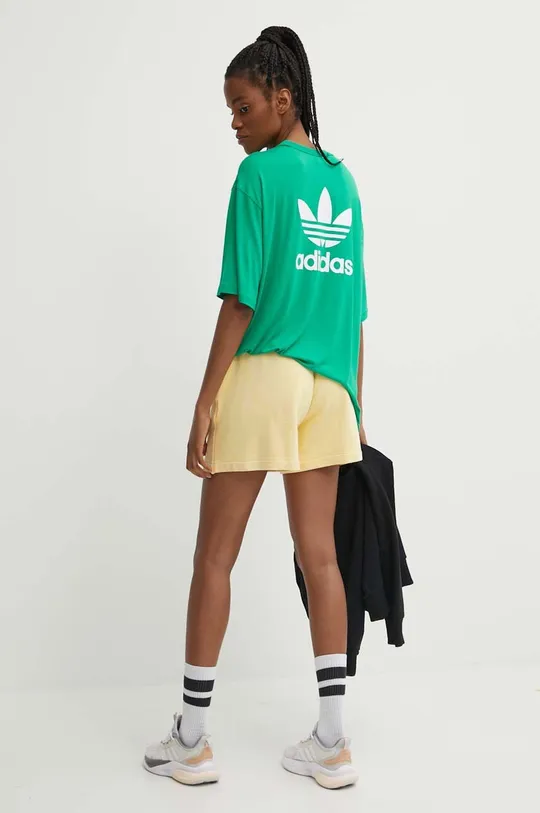 Bombažne kratke hlače adidas Originals rumena