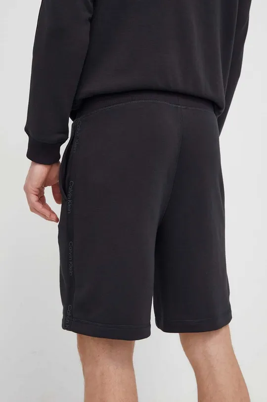 Tréningové šortky Calvin Klein Performance Hlavný materiál: 100 % Recyklovaný polyester Elastická manžeta: 97 % Recyklovaný polyester , 3 % Elastan