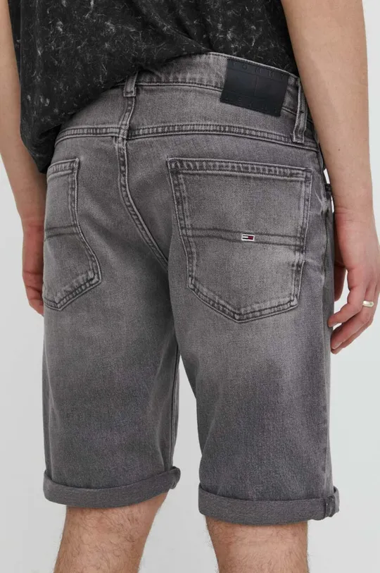 Traper kratke hlače Tommy Jeans 99% Pamuk, 1% Elastan